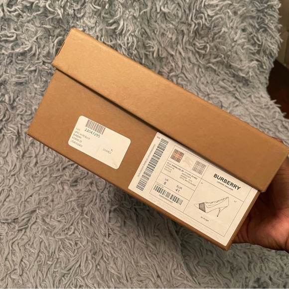 Burberry Heels - Picture 2 of 7